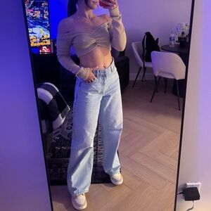 Off-Shoulder Super Crop